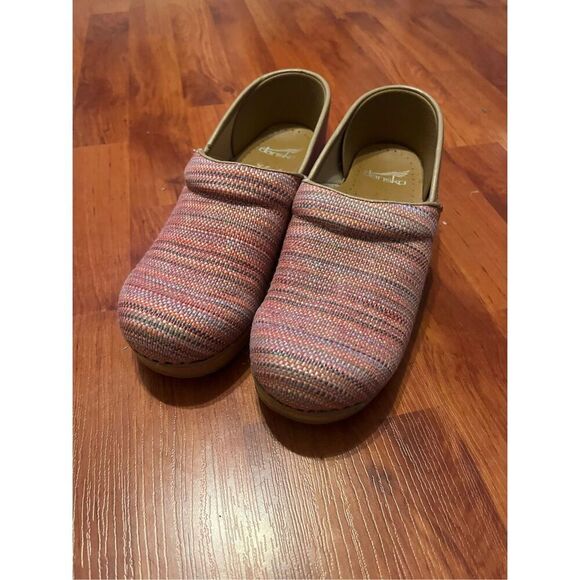 DANSKO Canvas Pro Red Textured clogs size 38/ us size 8. - Picture 3 of 15